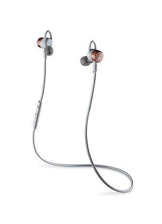 PRAKTISK: Hodesettet BackBeat Go 3 fra Plantronics er praktisk i bruk. Her slipper du ledninger til mobilen og nakkestroppen er så trå at vi aldri opplevde at selve hodesettet gled av oss når det ikke var i bruk. PRAKTISK: Hodesettet BackBeat Go 3 fra Plantronics er praktisk i bruk. Her slipper du ledninger til mobilen og nakkestroppen er så trå at vi aldri opplevde at selve hodesettet gled av oss når det ikke var i bruk.