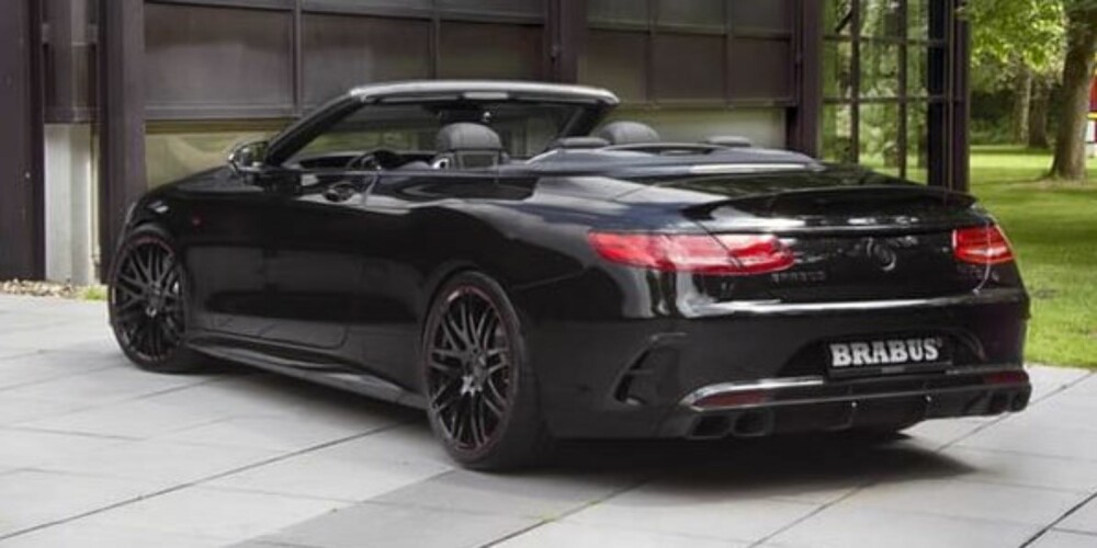 BLACK ON BLACK: Brabus Mercedes-AMG S63 Cabriolet ble vist for første gang under Le Mans 2016. De skuelystne fikk se enhelsvart bil med styling i karbonfiber og smidde, 21-toms hjul. BLACK ON BLACK: Brabus Mercedes-AMG S63 Cabriolet ble vist for første gang under Le Mans 2016. De skuelystne fikk se enhelsvart bil med styling i karbonfiber og smidde, 21-toms hjul.