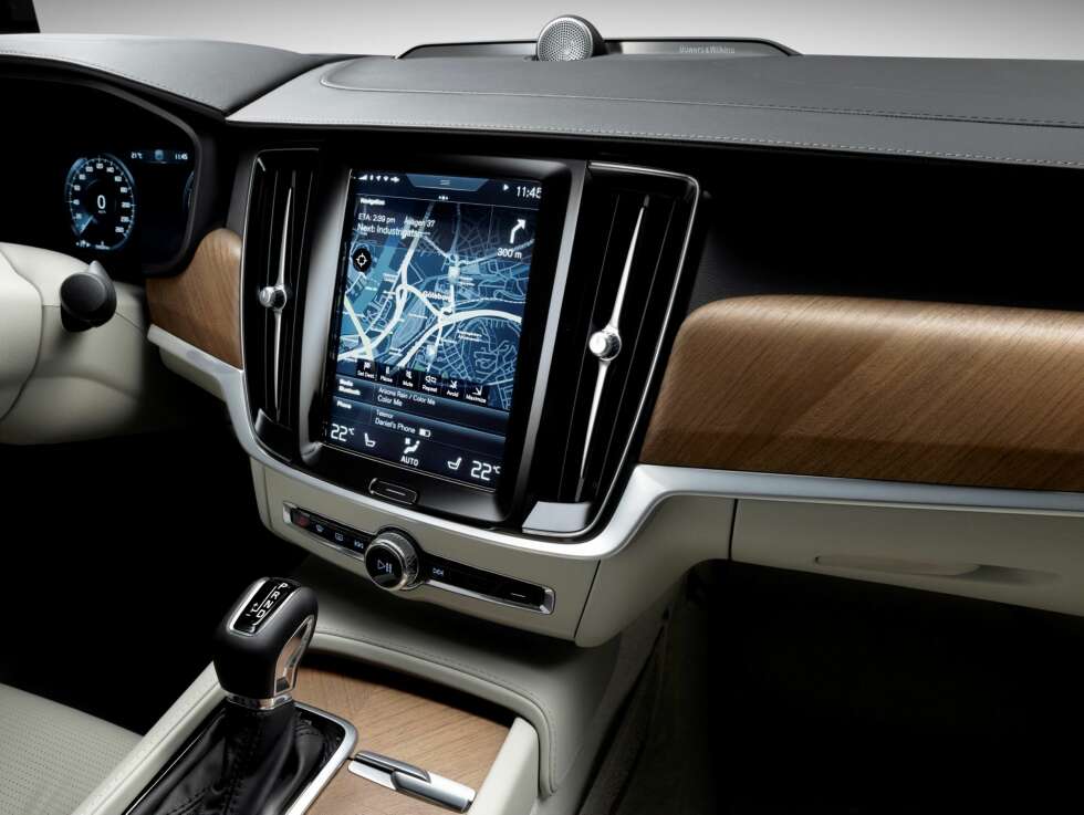 STOR SKJERM: Skjermen i midtkonsollen er kjent fra XC90. STOR SKJERM: Skjermen i midtkonsollen er kjent fra XC90.