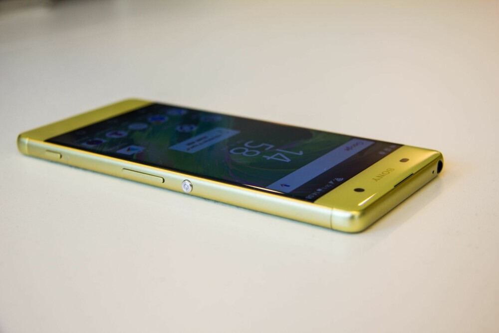 KUL: Sony Xperia XA er en kul mobil. Den har bra kamera, men litt slapp ytelse. Litt mer kraft og litt bedre batterilevetid hadde gjort Xperia XA til en super mellomklassemobil. Nå får du en fin mobil som tar bra bilder. KUL: Sony Xperia XA er en kul mobil. Den har bra kamera, men litt slapp ytelse. Litt mer kraft og litt bedre batterilevetid hadde gjort Xperia XA til en super mellomklassemobil. Nå får du en fin mobil som tar bra bilder.