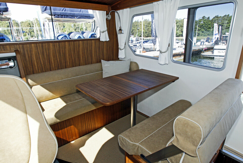 SALONG: Seks sitteplasser i cockpit skal fungere både i ro og underveis (Foto: Kari Wilén/Finnboat). SALONG: Seks sitteplasser i cockpit skal fungere både i ro og underveis (Foto: Kari Wilén/Finnboat).