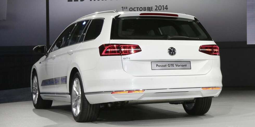 PASSAT GTE: Plug in-versjonen er utstyrt med særegne sideskjørt og bakspoiler. FOTO: VW PASSAT GTE: Plug in-versjonen er utstyrt med særegne sideskjørt og bakspoiler. FOTO: VW