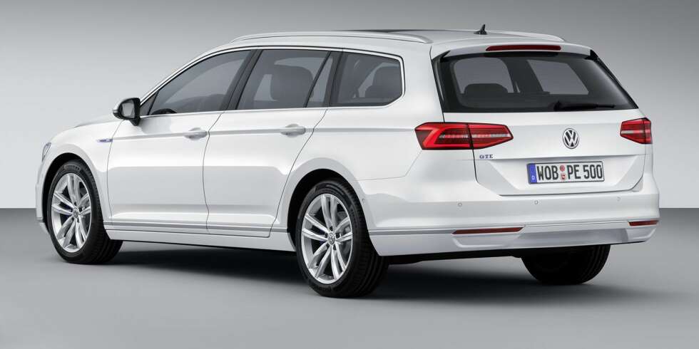 PASSAT: Prisen på den ladbare hybridversjonen av Passat er klar, men bestiller du nå får bilen tidligst våren 2016. FOTO: VW PASSAT: Prisen på den ladbare hybridversjonen av Passat er klar, men bestiller du nå får bilen tidligst våren 2016. FOTO: VW