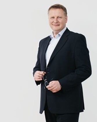 STORE KONSEKVENSER: Trygve M. Gravdahl i advokatfirma Ræder tror ikke alle nordmenn er klar over konsekvensene ved kjøp av falske merkevarer. STORE KONSEKVENSER: Trygve M. Gravdahl i advokatfirma Ræder tror ikke alle nordmenn er klar over konsekvensene ved kjøp av falske merkevarer.