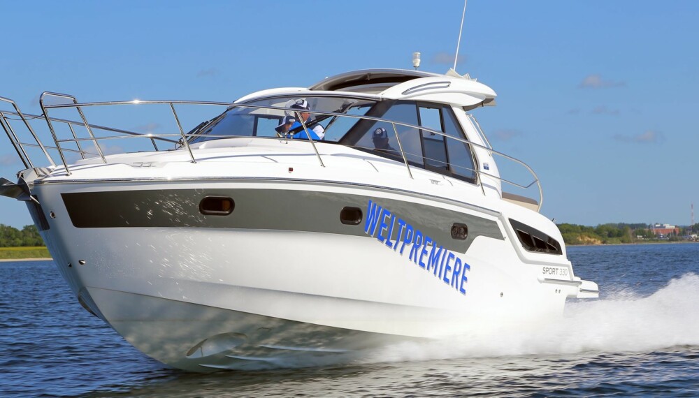 GÅR FINT: Bavaria Sport 330 SoftTop har en Norgesvennlig løsning med hardtop og stofftak som kan skyves unna. GÅR FINT: Bavaria Sport 330 SoftTop har en Norgesvennlig løsning med hardtop og stofftak som kan skyves unna.