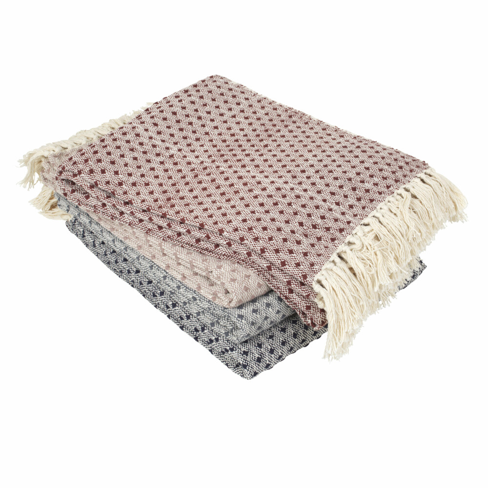 Pledd fra Broste Copenhagen, kr 349 per stk. Pledd fra Broste Copenhagen, kr 349 per stk.