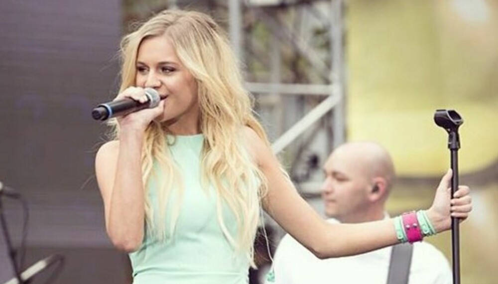 Kelsea Ballerini på scenen. Kelsea Ballerini på scenen.