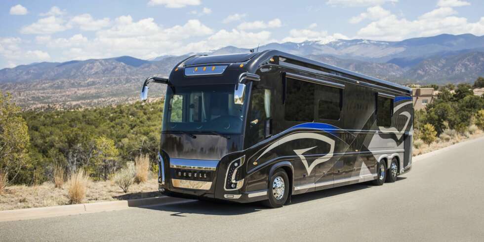 RÅ LUKSUS: Luksusbobilen fra Newell Coach er utstyrt med en Cummings ISX dieselmotor som yter 600 hk og har et voldsomt dreiemoment på 2600 Nm. FOTO: Produsent RÅ LUKSUS: Luksusbobilen fra Newell Coach er utstyrt med en Cummings ISX dieselmotor som yter 600 hk og har et voldsomt dreiemoment på 2600 Nm. FOTO: Produsent