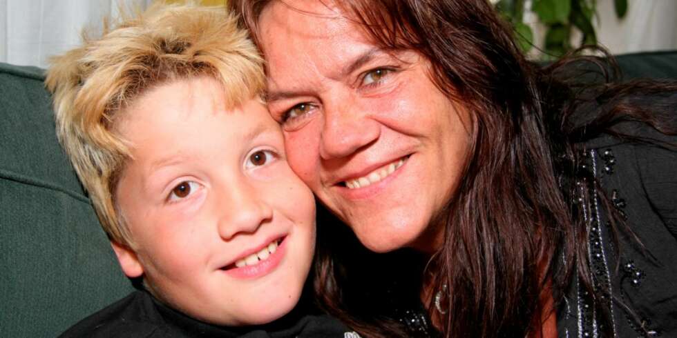 GULLGUTT: - Dan René (10) og jeg har et nært og fint forhold, sier Wenche Elice Olsen (52). GULLGUTT: - Dan René (10) og jeg har et nært og fint forhold, sier Wenche Elice Olsen (52).
