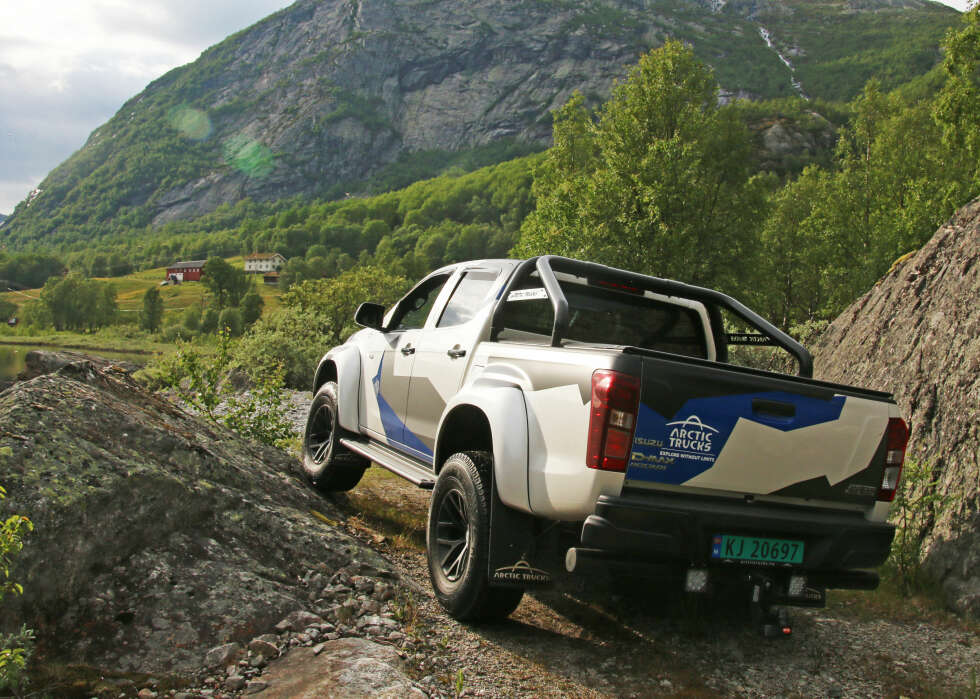 KOSTBAR OMBYGGING: Ombygging av D-Max til AT 35 koster rundt 120. 000 kroner. Og så er det bare å begynne å velge i listen over ekstrautstyr. KOSTBAR OMBYGGING: Ombygging av D-Max til AT 35 koster rundt 120. 000 kroner. Og så er det bare å begynne å velge i listen over ekstrautstyr.
