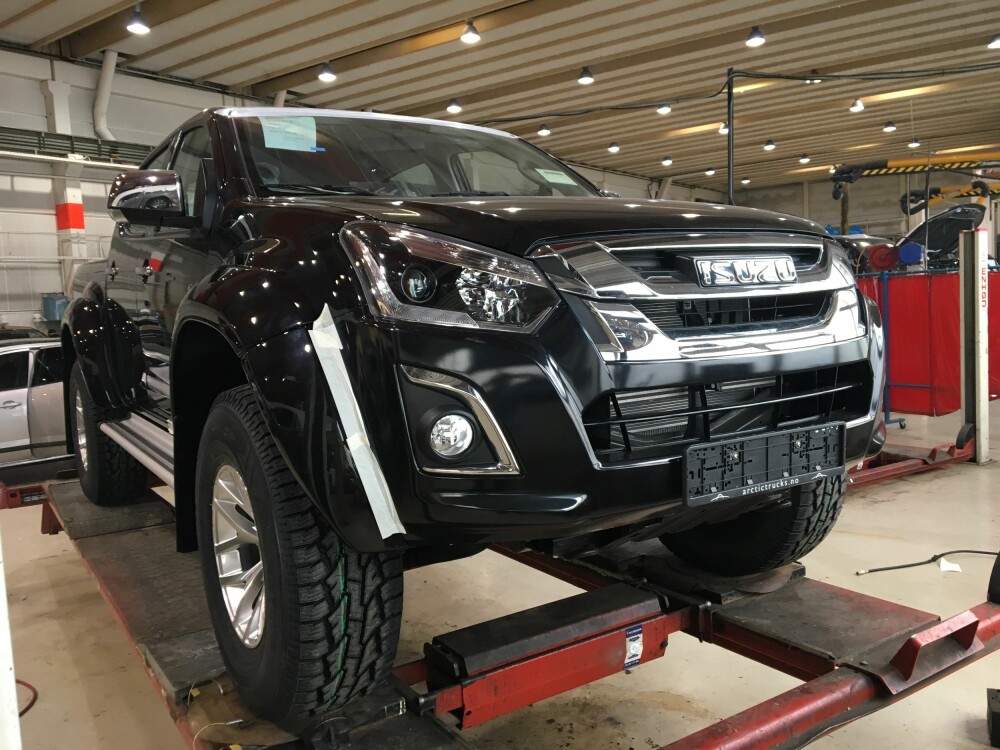 PICKUP: Nye Isuzu D-Max er kommet til Norge. Bilen på bildet er hos Arctic Trucks i Drammen for ombygging. PICKUP: Nye Isuzu D-Max er kommet til Norge. Bilen på bildet er hos Arctic Trucks i Drammen for ombygging.