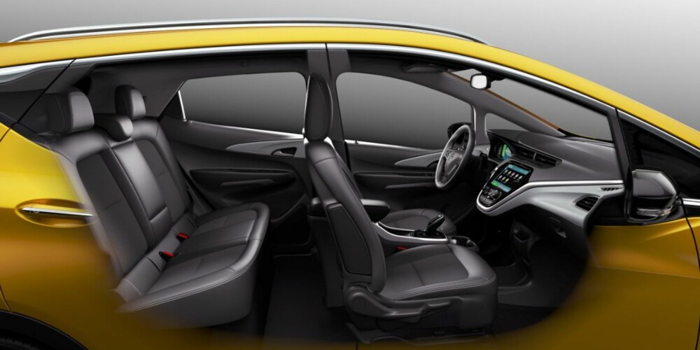 PLASS TIL FEM: Opel Ampera-e skal ifølge Opel har god plass til fem personer og et bagasjerom på 381 liter. PLASS TIL FEM: Opel Ampera-e skal ifølge Opel har god plass til fem personer og et bagasjerom på 381 liter.