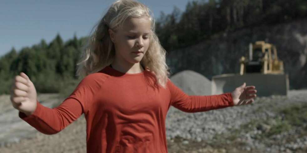 NORGES BESTE: I filmen "Med Hjertet I Dansen" følger vi blant annet Vilde, som har et mål om å bli Norges beste hallingdanser. NORGES BESTE: I filmen "Med Hjertet I Dansen" følger vi blant annet Vilde, som har et mål om å bli Norges beste hallingdanser.