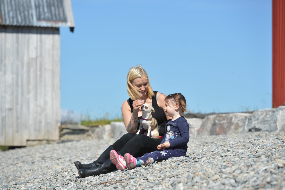 MAMMALYKKE: "Det kommer tidsnok dager hvor Sienna ikke vil synes det er gøy å henge sammen med mor. Derfor storkoser jeg meg hvert eneste minutt sammen med henne", sier Lizbeth. MAMMALYKKE: "Det kommer tidsnok dager hvor Sienna ikke vil synes det er gøy å henge sammen med mor. Derfor storkoser jeg meg hvert eneste minutt sammen med henne", sier Lizbeth.