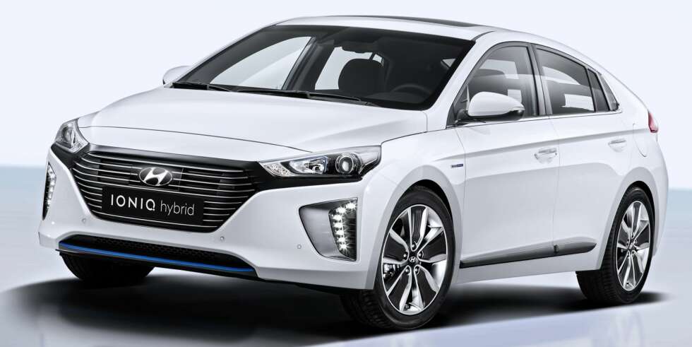 LADBAR I 2017: Hybrid-versjonen av Ioniq er allerede på plass, og i 2017 ankommer de første ladbare hybrid-versjonene. LADBAR I 2017: Hybrid-versjonen av Ioniq er allerede på plass, og i 2017 ankommer de første ladbare hybrid-versjonene.
