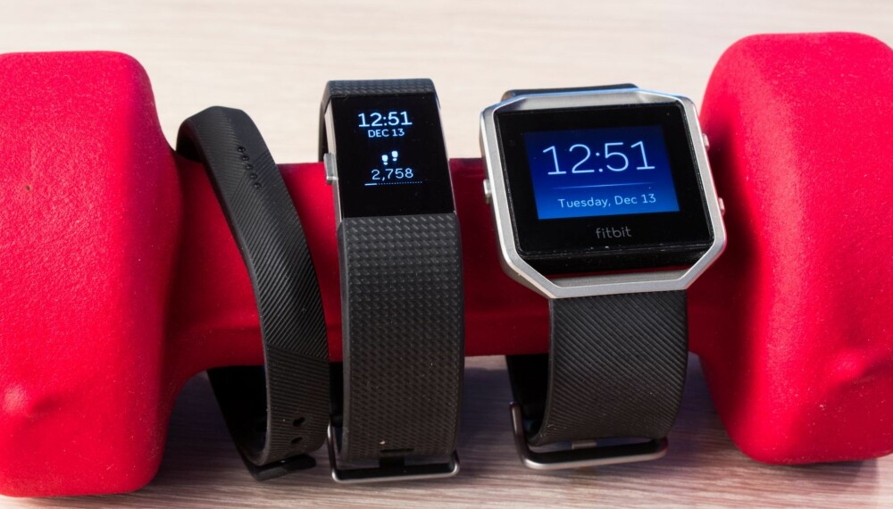 TRE BRØDRE: Tre versjoner Fitbit. Fra venstre; Flex 2, Charge 2 og Blaze. TRE BRØDRE: Tre versjoner Fitbit. Fra venstre; Flex 2, Charge 2 og Blaze.