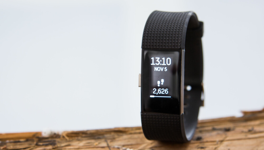 OPPGRADERT: Fitbit Charge 2 tar over for bestselgeren Charge HR, men foruten nytt design og større skjerm har det ikke skjedd så mye. OPPGRADERT: Fitbit Charge 2 tar over for bestselgeren Charge HR, men foruten nytt design og større skjerm har det ikke skjedd så mye.