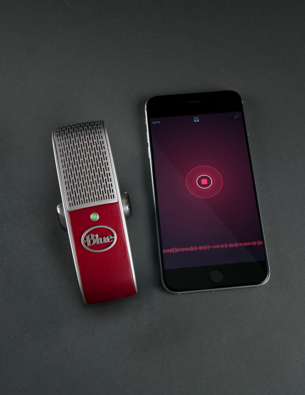 KOMPAKT: Her ligger Raspberry uten stativet og ved siden av en iPhone 6. KOMPAKT: Her ligger Raspberry uten stativet og ved siden av en iPhone 6.