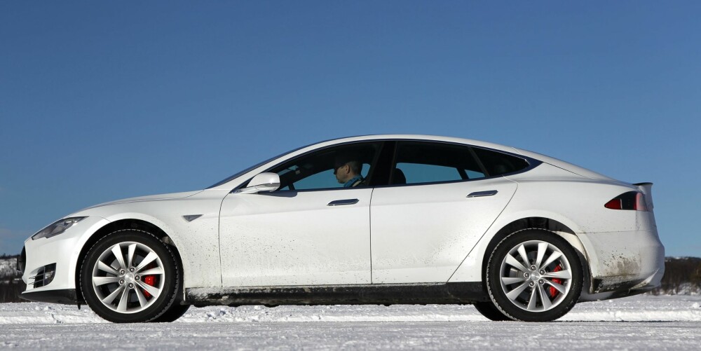 NESTEN SUV: Med luftfjæringen kan man endre bakkeklaringen (til nesten-SUV-aktige 16,5 cm på det meste), men ikke fasthetsgraden. NESTEN SUV: Med luftfjæringen kan man endre bakkeklaringen (til nesten-SUV-aktige 16,5 cm på det meste), men ikke fasthetsgraden.