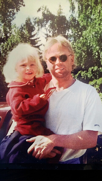 MINNER FRA EN BARNDOM: På bildet med pappa Jahn Petter er hun 3–4 år gammel. – Jeg vet at de elsket meg, forteller Marie. MINNER FRA EN BARNDOM: På bildet med pappa Jahn Petter er hun 3–4 år gammel. – Jeg vet at de elsket meg, forteller Marie.