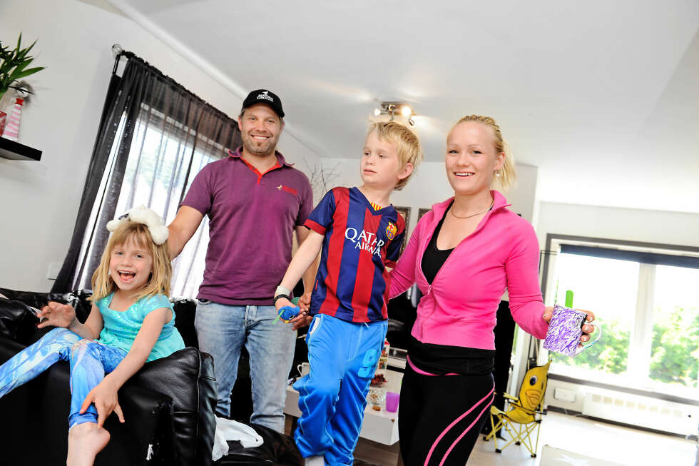 AKTIV FAMILIE: Hjemme hos Emilian er det full rulle. Mamma Sofia (32) og pappa Vegar Hafstad (34) er stolte foreldre til Emilian (8) og Ronja (5), som begge sørger for at det skjer noe morsomt – hele tiden. AKTIV FAMILIE: Hjemme hos Emilian er det full rulle. Mamma Sofia (32) og pappa Vegar Hafstad (34) er stolte foreldre til Emilian (8) og Ronja (5), som begge sørger for at det skjer noe morsomt – hele tiden.