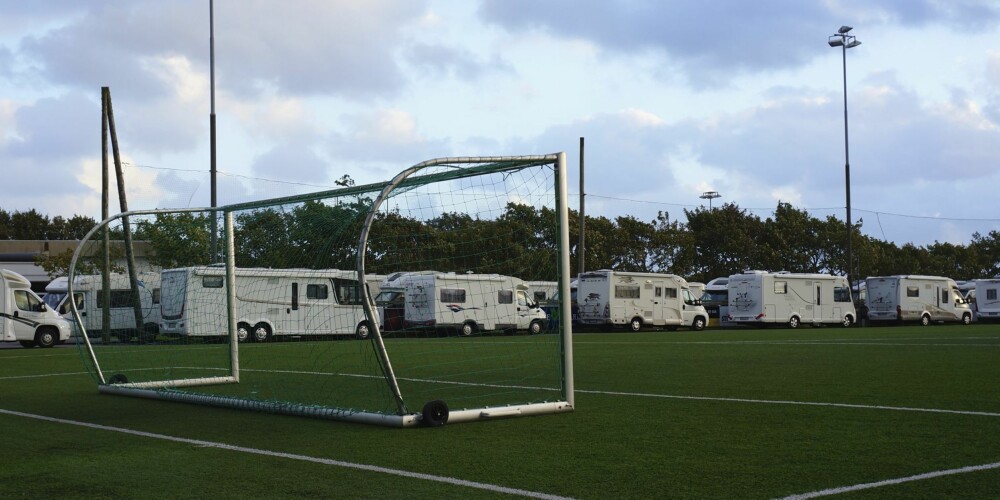 SAMLING: På en fotballbane i Ogna ser vi dette. Det var Bobilforeningens Region Øst som hadde samling. FOTO: Geir Svardal SAMLING: På en fotballbane i Ogna ser vi dette. Det var Bobilforeningens Region Øst som hadde samling. FOTO: Geir Svardal