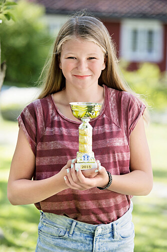 ÅRETS FORBILDE: Sofie fikk nylig en pokal av Grimstad turn og idrettsforening. ÅRETS FORBILDE: Sofie fikk nylig en pokal av Grimstad turn og idrettsforening.