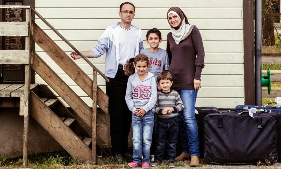 ANKOMSTEN: Familien Fedda var den første syriske familien som kom til Sarpsborg. Da fikk de et hvitt hus med grønne omgivelser å bo i. ANKOMSTEN: Familien Fedda var den første syriske familien som kom til Sarpsborg. Da fikk de et hvitt hus med grønne omgivelser å bo i.