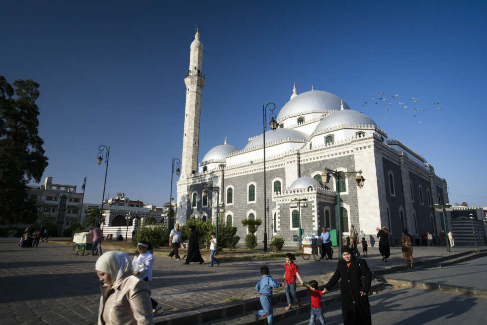 DRO FRA: Homs var en vakker by med 4 millioner innbyggere som skapte liv i gatene. Familien Faadda bodde like i nærheten av Khalid ibn Al-Walid-moskeen. Da de flyktet, var flere deler av byen, også denne moskeen, ødelagt. DRO FRA: Homs var en vakker by med 4 millioner innbyggere som skapte liv i gatene. Familien Faadda bodde like i nærheten av Khalid ibn Al-Walid-moskeen. Da de flyktet, var flere deler av byen, også denne moskeen, ødelagt.