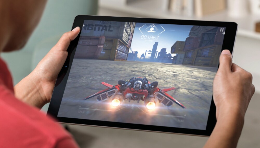 STOR: Nye Apple iPad Pro har en skjermstørrelse på hele 12,9 tommer. STOR: Nye Apple iPad Pro har en skjermstørrelse på hele 12,9 tommer.