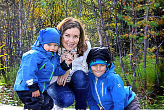 UT PÅ TUR: Håkon (5) og Henrik (10) setter stor pris på de små tingene i hverdagen, som en tur i skogen, forteller mamma Heidi Waler. UT PÅ TUR: Håkon (5) og Henrik (10) setter stor pris på de små tingene i hverdagen, som en tur i skogen, forteller mamma Heidi Waler.