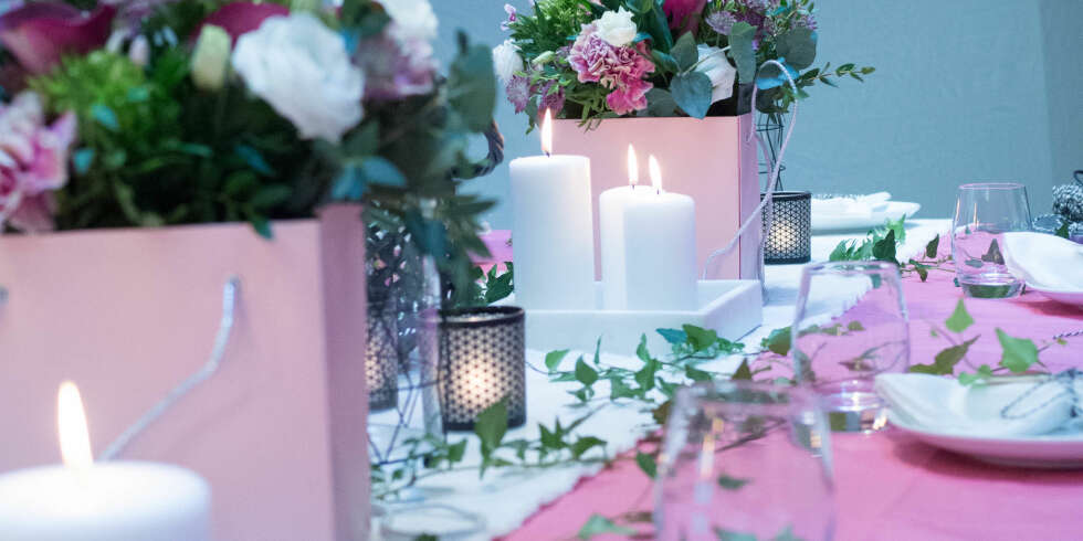 HYGGELIG: Rosa lunsj er en oppfordring til deg om å bruke tiden din med mennesker du er glad i – å bruke tid på det som virkelig betyr noe. HYGGELIG: Rosa lunsj er en oppfordring til deg om å bruke tiden din med mennesker du er glad i – å bruke tid på det som virkelig betyr noe.