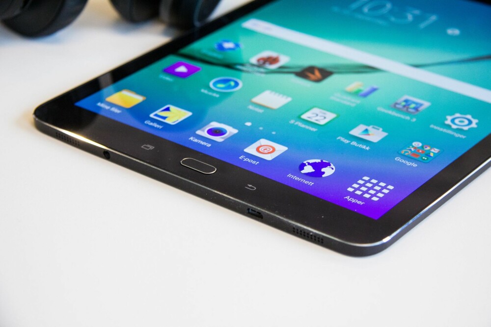 ANDROID: Samsung Galaxy Tab S2 bruker seneste versjon av Android, med noe Samsung "pynt" på toppen. Det synes vi fungerer veldig bra. ANDROID: Samsung Galaxy Tab S2 bruker seneste versjon av Android, med noe Samsung "pynt" på toppen. Det synes vi fungerer veldig bra.