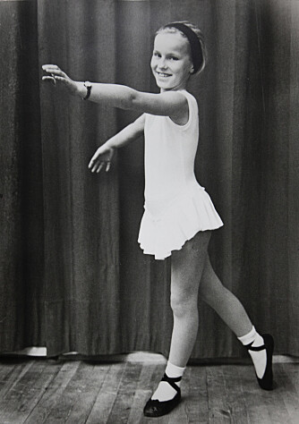 BALLERINA: Jeg elsket å danse da jeg var barn. Jeg fulgte bassen i musikken og så på bevegelsene til de andre jentene, forteller Berit. BALLERINA: Jeg elsket å danse da jeg var barn. Jeg fulgte bassen i musikken og så på bevegelsene til de andre jentene, forteller Berit.