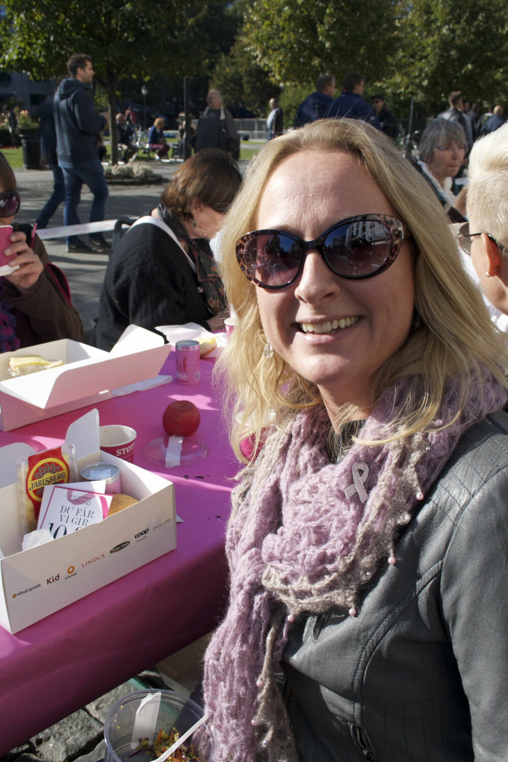 HJERTESAK: Trude Rukan har selv hatt brystkreft, så Rosa Sløyfe-aksjonen ligger nært hjertet. HJERTESAK: Trude Rukan har selv hatt brystkreft, så Rosa Sløyfe-aksjonen ligger nært hjertet.