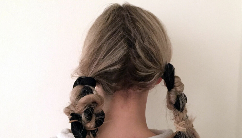 KRØLL MED STRØMPER: Hvor digg hadde det ikke vært å våkne opp med krøller som lages mens du sover? Se fremgangsmåten til hvordan du kan bruke strømper for fine krøller i saken! KRØLL MED STRØMPER: Hvor digg hadde det ikke vært å våkne opp med krøller som lages mens du sover? Se fremgangsmåten til hvordan du kan bruke strømper for fine krøller i saken!