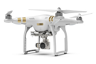 KONGEN: 3DR Solo er en direkte utfordrer til DJI Phantom 3 Professional. De to dronene har mange av de samme funksjonene og egenskapene. KONGEN: 3DR Solo er en direkte utfordrer til DJI Phantom 3 Professional. De to dronene har mange av de samme funksjonene og egenskapene.