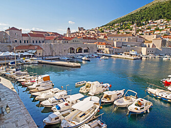 TRIVELIG: En rusletur langs havnen i den gamle delen av Dubrovnik gir deg ro i sjelen. TRIVELIG: En rusletur langs havnen i den gamle delen av Dubrovnik gir deg ro i sjelen.