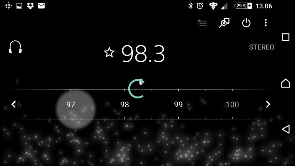 FM-RADIO: På de fleste Xperia-mobiler får du med FM-radio. Det norske FM-nettet skal lukkes ned i 2017. FM-RADIO: På de fleste Xperia-mobiler får du med FM-radio. Det norske FM-nettet skal lukkes ned i 2017.