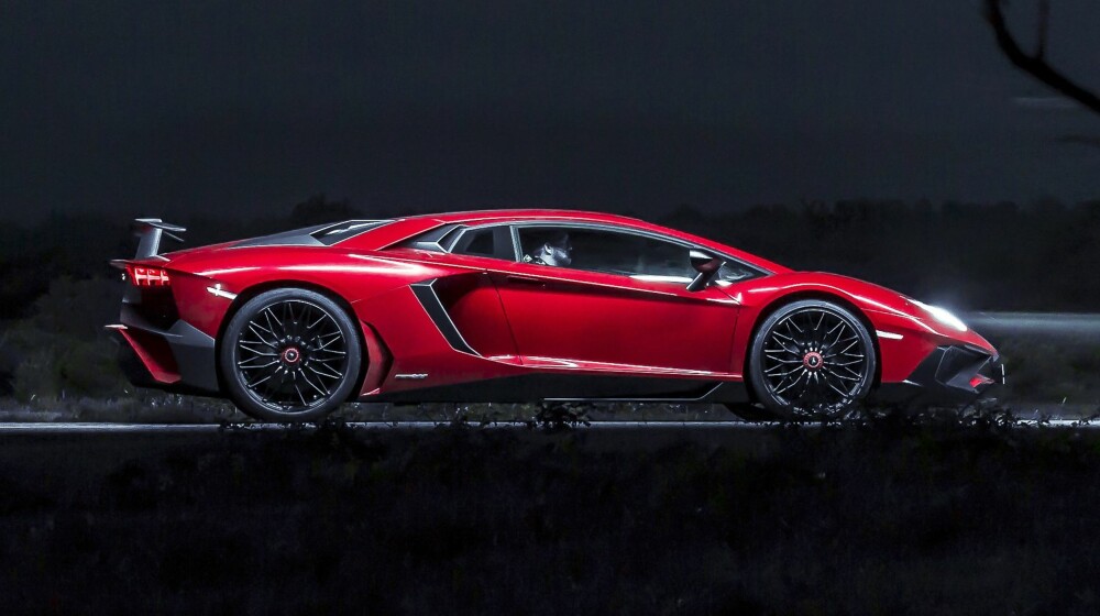 NATTA: Natt i Aventador SV
– den eneste tiden
den virker diskret. Nei, egentlig ikke. NATTA: Natt i Aventador SV
– den eneste tiden
den virker diskret. Nei, egentlig ikke.