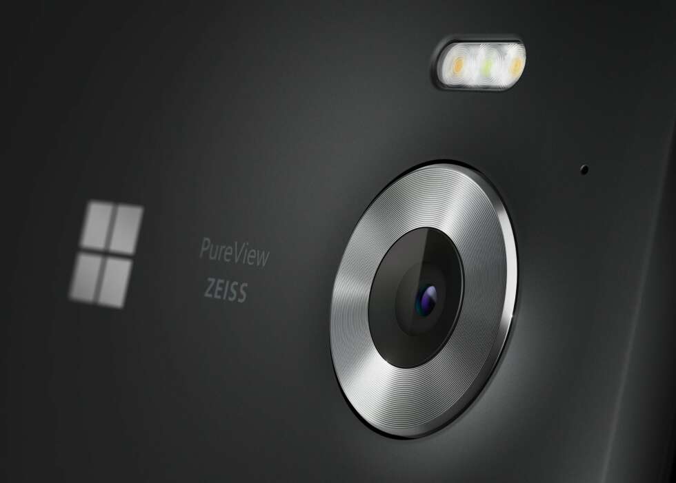 KAMERA: Lumia 950 og Lumia 950 XL er utstyrt med et 20 megapiksels kamera med en RGB-LED-blits. KAMERA: Lumia 950 og Lumia 950 XL er utstyrt med et 20 megapiksels kamera med en RGB-LED-blits.