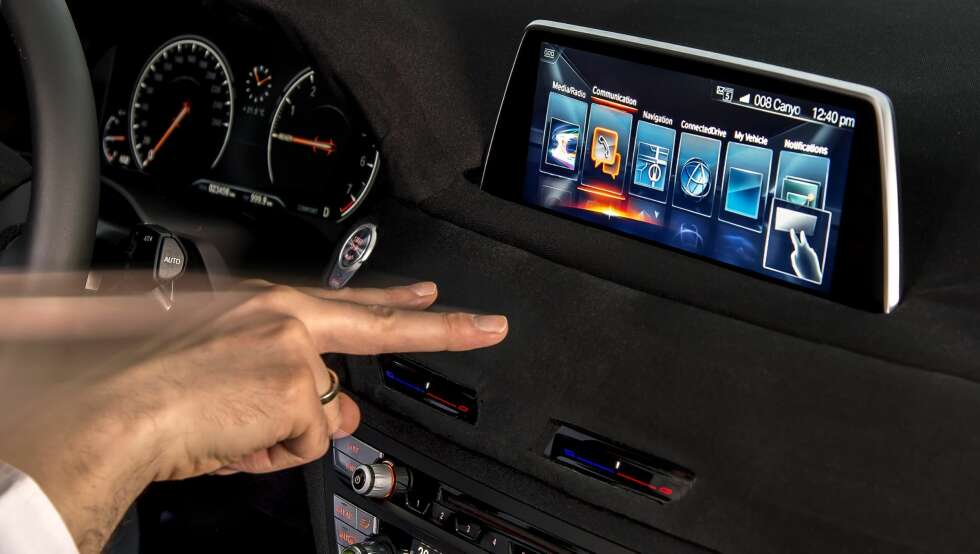 TEGNSPRÅK: Det nye iDrive-systemet skal forstå håndbevegelser. FOTO: BMW TEGNSPRÅK: Det nye iDrive-systemet skal forstå håndbevegelser. FOTO: BMW
