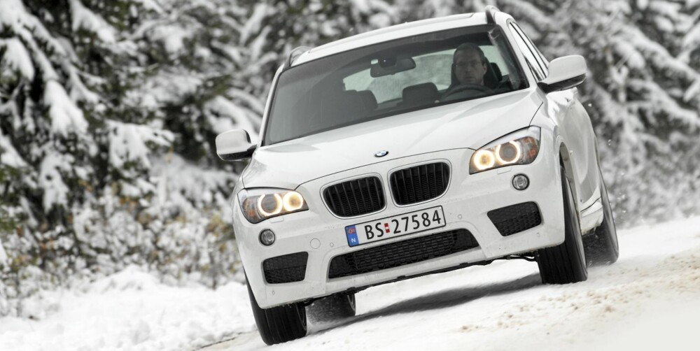 KJØREMASKIN: BMW X1 er kjørevillig og personbilaktig på tross av 19 cm bakkeklaring. KJØREMASKIN: BMW X1 er kjørevillig og personbilaktig på tross av 19 cm bakkeklaring.