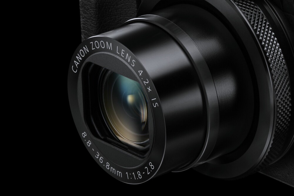 OBJEKTIV: Canon PowerShot G5 X har en brennvidde som strekker seg fra 24 mm til 100 mm. Største blenderåpning er f/1.8. OBJEKTIV: Canon PowerShot G5 X har en brennvidde som strekker seg fra 24 mm til 100 mm. Største blenderåpning er f/1.8.