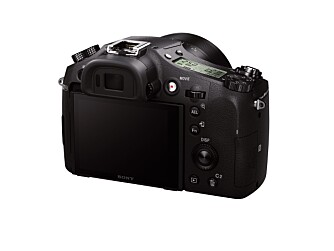 PRAKTISK: Sony Cyber-shot RX10 II er godt utstyrt med knapper og innstillingshjul, noe som gjør det raskt å endre innstillinger. PRAKTISK: Sony Cyber-shot RX10 II er godt utstyrt med knapper og innstillingshjul, noe som gjør det raskt å endre innstillinger.