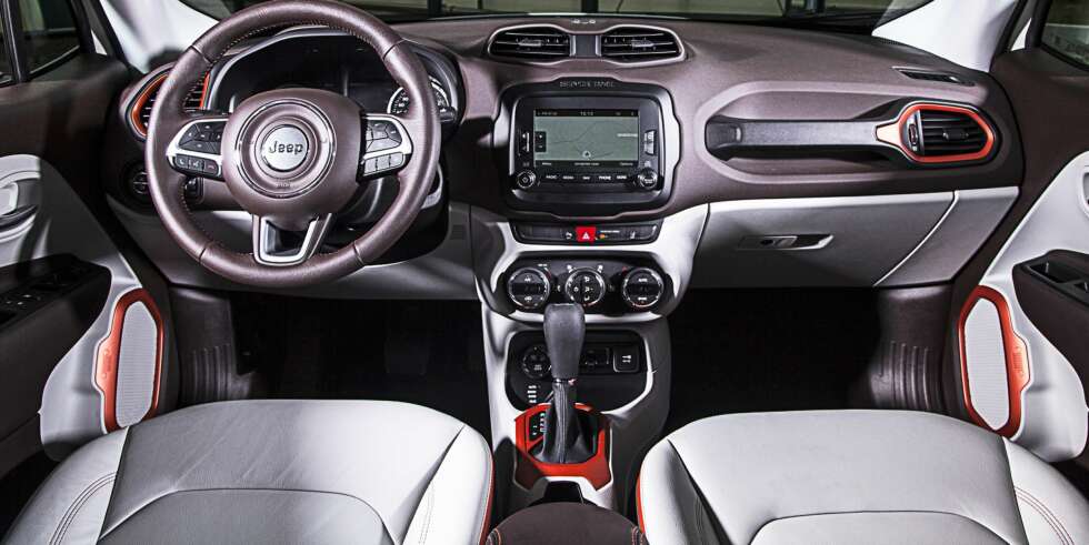 Som på en Mini skiller interiøret i Jeep Renegade seg ut. FOTO: Jeep Som på en Mini skiller interiøret i Jeep Renegade seg ut. FOTO: Jeep