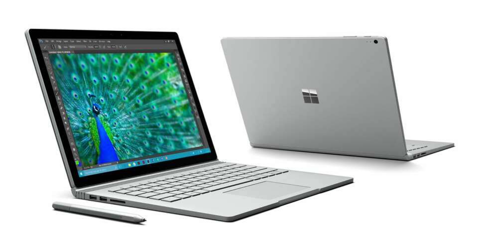 NOEN BEDRE? Surface Book skal være den råeste PC-en på markedet. De første testene av Microsofts første PC er stort sett positive, men mange reagerer på prisen. NOEN BEDRE? Surface Book skal være den råeste PC-en på markedet. De første testene av Microsofts første PC er stort sett positive, men mange reagerer på prisen.
