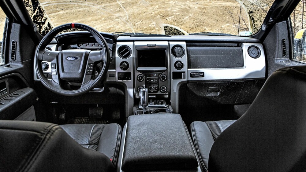 FUNKSJONELT: VelociRaptor har stortsett Ford F-150 kupé: ikke
vakker, men funksjonell. FUNKSJONELT: VelociRaptor har stortsett Ford F-150 kupé: ikke
vakker, men funksjonell.
