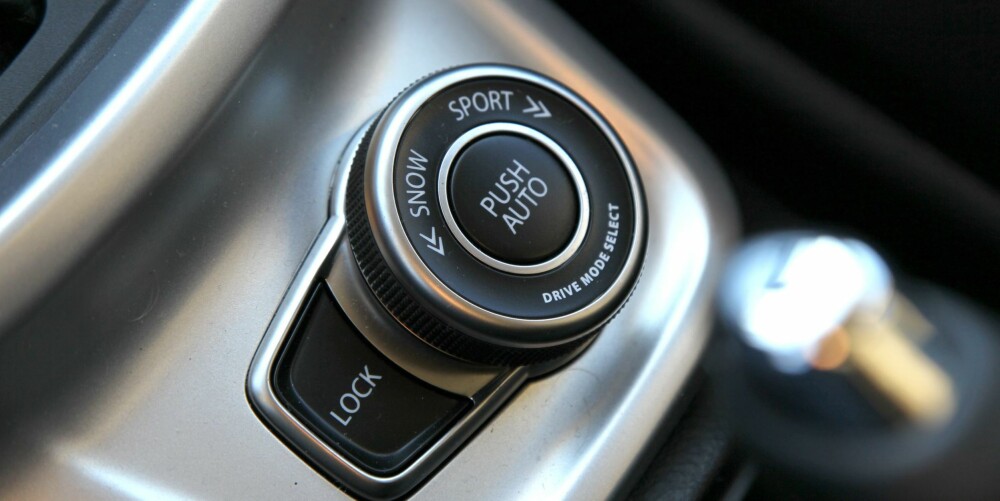 FIRE KJØREPROGRAMMER: Auto, Sport, Snow eller Lock gir deg mulighet til å tilpasse firehjulsdriftsystemet og motor/gir-respons etter kjøreforholdene. FIRE KJØREPROGRAMMER: Auto, Sport, Snow eller Lock gir deg mulighet til å tilpasse firehjulsdriftsystemet og motor/gir-respons etter kjøreforholdene.