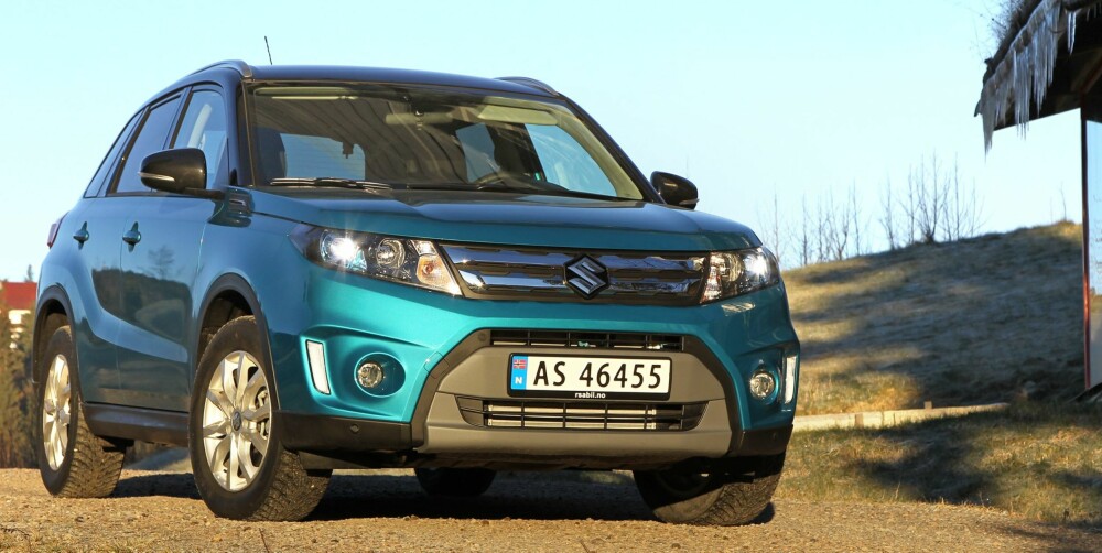 MED DOBBELKLUTSJ: Kombinasjonen automatgir og dieselmotor er endelig på plass i Vitara. Dobbelklutsj-girkassen girer kjapt og smidig, men klarer ikke skjule at dieselen føles gammeldags. MED DOBBELKLUTSJ: Kombinasjonen automatgir og dieselmotor er endelig på plass i Vitara. Dobbelklutsj-girkassen girer kjapt og smidig, men klarer ikke skjule at dieselen føles gammeldags.